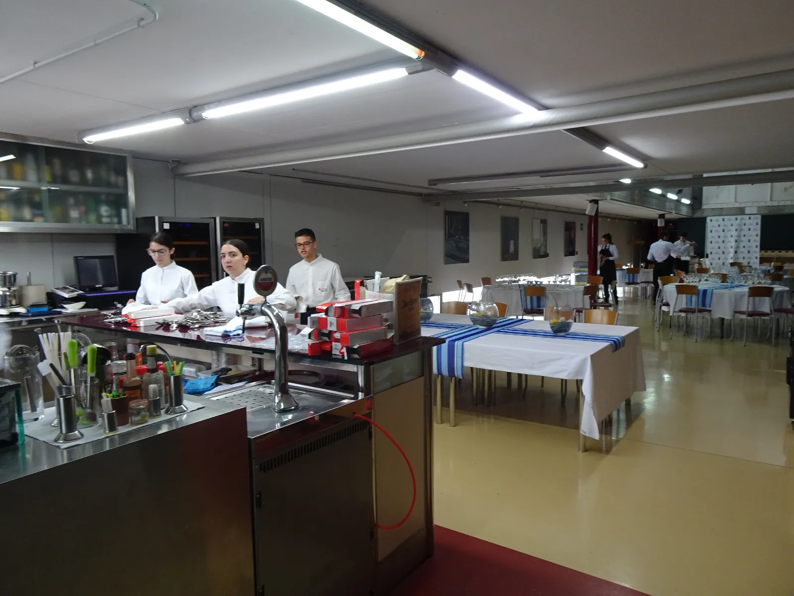 Visita de los alumnos y profesores de la Escuela de Hostelería de Aveiro a la de Santa Marta
