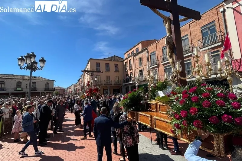 Foto 2 - Multitudinaria participaci&oacute;n en la tradicional procesi&oacute;n del vela en Pe&ntilde;aranda