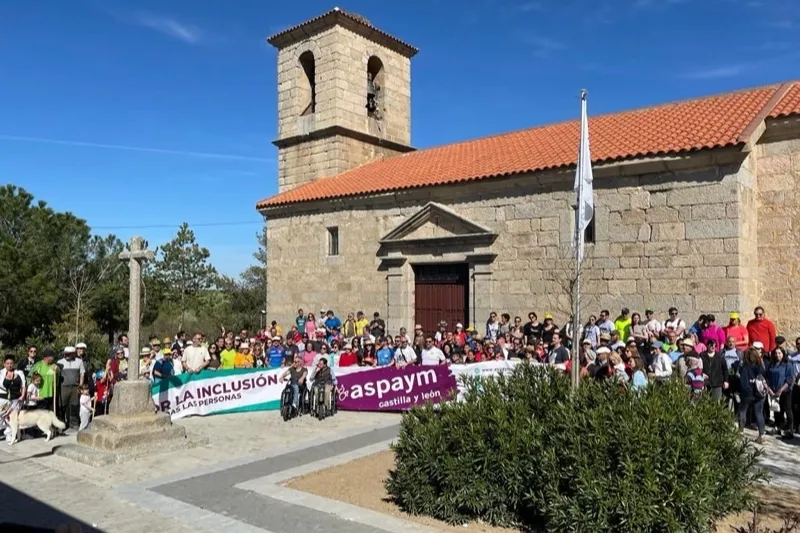 Malpartida acogía la marcha de senderismo solidaria con Aspaym