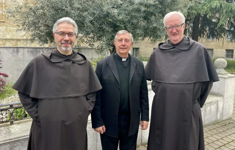Visita del obispo de Salamanca a representantes del Capítulo Provincial de los Carmelitas Descalzos en Salamanca