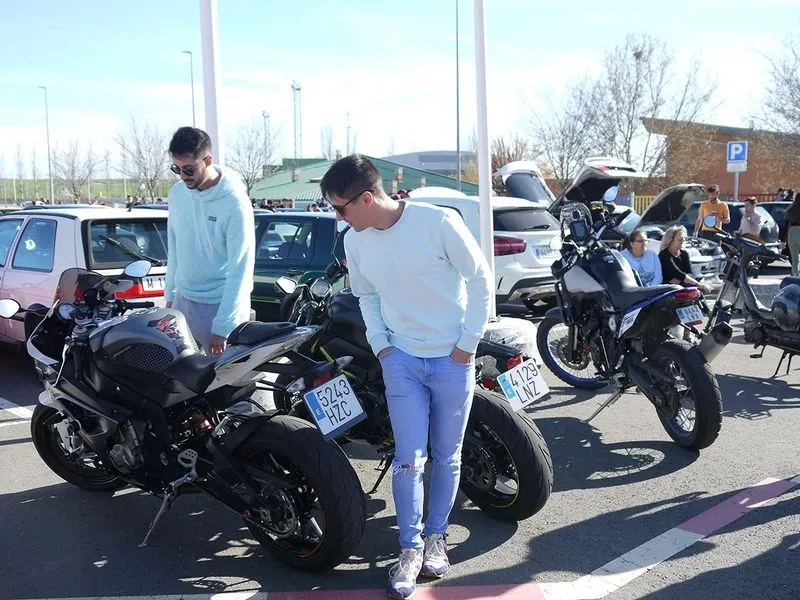 Foto 4 - Los amantes del motor disfrutan con la concentraci&oacute;n de veh&iacute;culos en Carbajosa