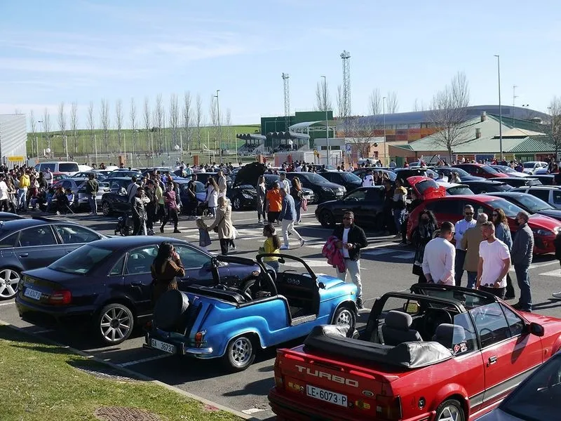 Foto 3 - Los amantes del motor disfrutan con la concentraci&oacute;n de veh&iacute;culos en Carbajosa