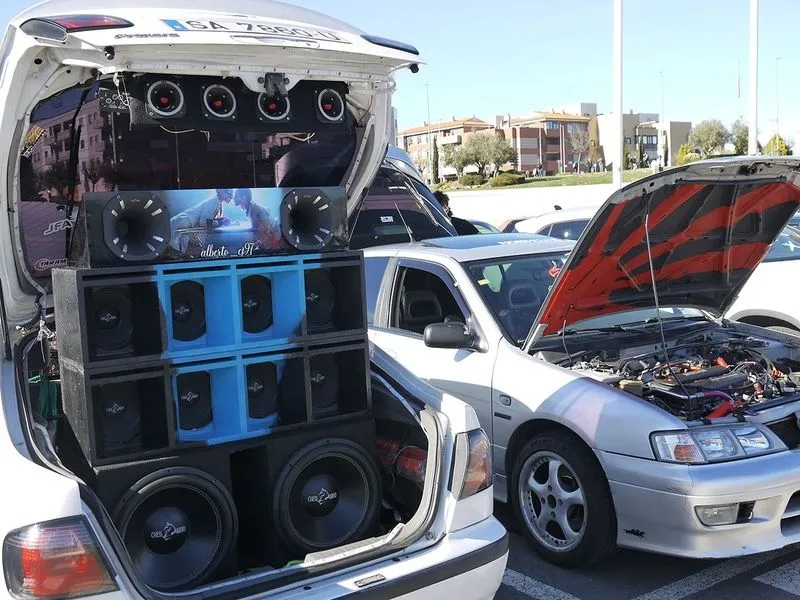 Foto 11 - Los amantes del motor disfrutan con la concentraci&oacute;n de veh&iacute;culos en Carbajosa