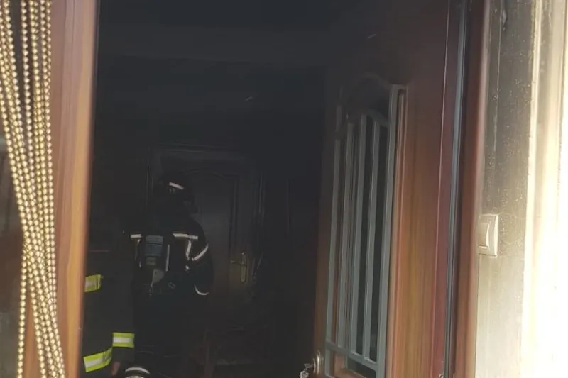 Foto 6 - Dos dotaciones de Bomberos de Pe&ntilde;aranda trabajan en la extinci&oacute;n de un potente incendio en una vivienda en Gimialc&oacute;n