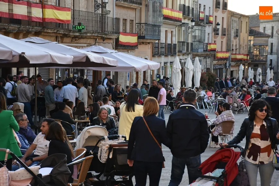 Foto 3 - Bulliciosa jornada de Jueves Santo con las terrazas viviendo uno de sus d&iacute;as grandes del a&ntilde;o