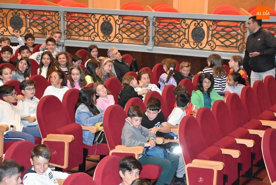 Foto 3 - Escolares de Ciudad Rodrigo y Fuenteguinaldo estrenan las proyecciones del EDUCAFICEE