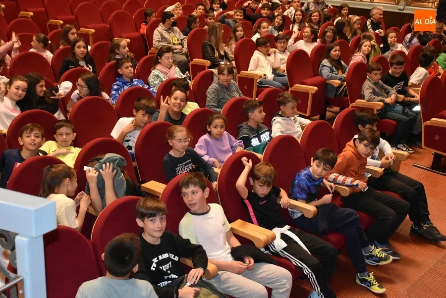 Foto 4 - Escolares de Ciudad Rodrigo y Fuenteguinaldo estrenan las proyecciones del EDUCAFICEE