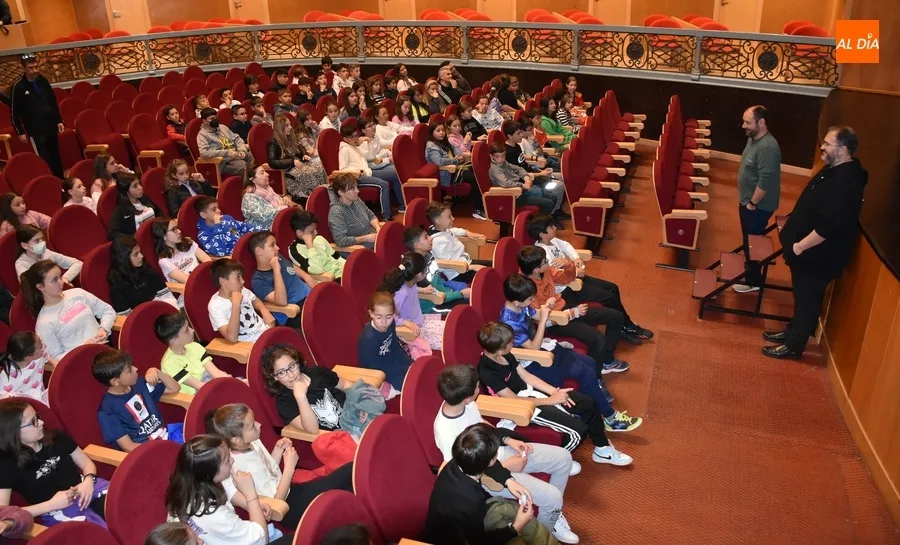 Foto 6 - Escolares de Ciudad Rodrigo y Fuenteguinaldo estrenan las proyecciones del EDUCAFICEE