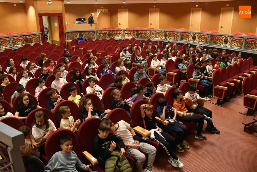 Foto 7 - Escolares de Ciudad Rodrigo y Fuenteguinaldo estrenan las proyecciones del EDUCAFICEE