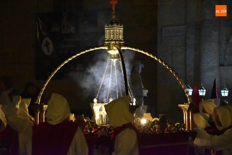 Foto 11 - Multitudinario acompa&ntilde;amiento al Cristo del Silencio bajo una espectacular luna