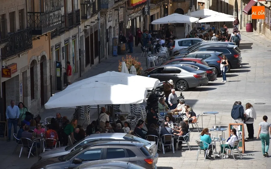 Foto 3 - El Lunes de Pascua propicia un arranque de semana a caballo entre la fiesta y la normalidad