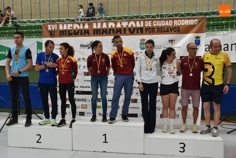 Foto 2 - Javier Alves y Ver&oacute;nica S&aacute;nchez triunfan en la Media Marat&oacute;n 2023