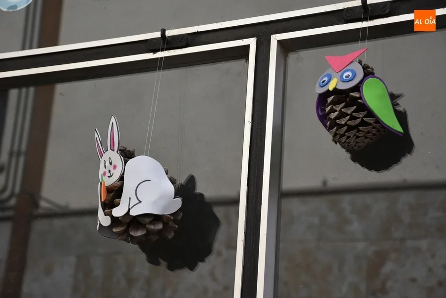 Foto 3 - Espantap&aacute;jaros, escaleras, aros, y por supuesto muchas flores, en el Concurso de Primavera 2023