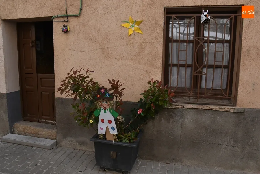 Foto 5 - Espantap&aacute;jaros, escaleras, aros, y por supuesto muchas flores, en el Concurso de Primavera 2023