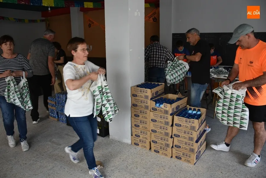 Foto 2 - La organizaci&oacute;n de la Media Marat&oacute;n prepara cerca de 500 bolsas del corredor