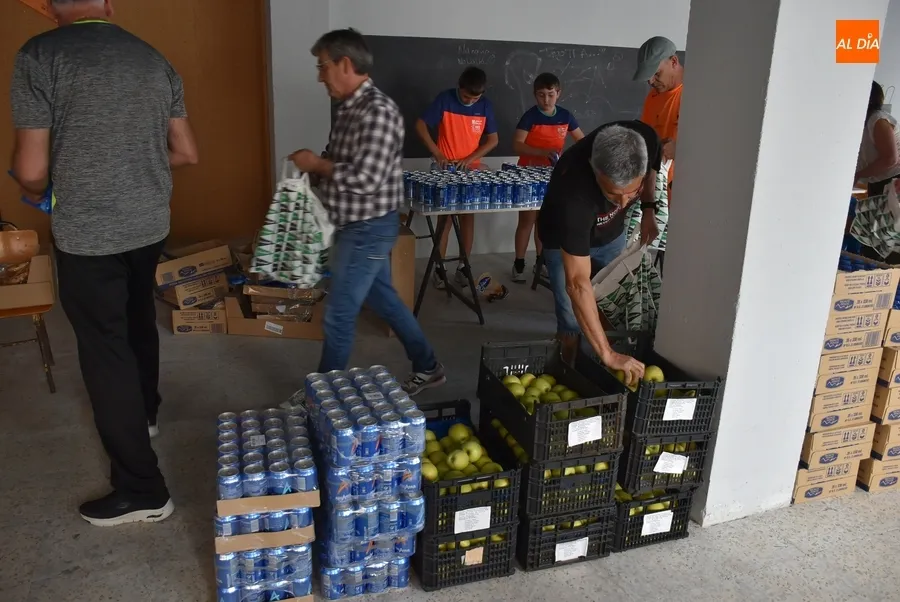 Foto 3 - La organizaci&oacute;n de la Media Marat&oacute;n prepara cerca de 500 bolsas del corredor