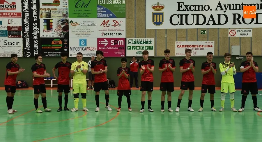 Foto 3 - Se despide de la cantera del III Columnas la generaci&oacute;n que campeon&oacute; en infantiles