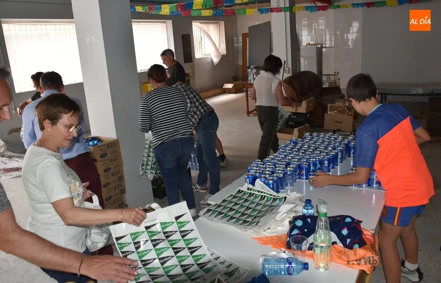 Foto 10 - La organizaci&oacute;n de la Media Marat&oacute;n prepara cerca de 500 bolsas del corredor