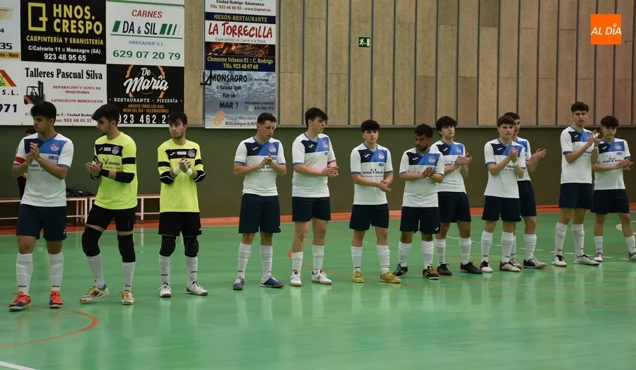Foto 4 - Se despide de la cantera del III Columnas la generaci&oacute;n que campeon&oacute; en infantiles