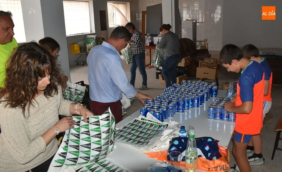 Foto 11 - La organizaci&oacute;n de la Media Marat&oacute;n prepara cerca de 500 bolsas del corredor
