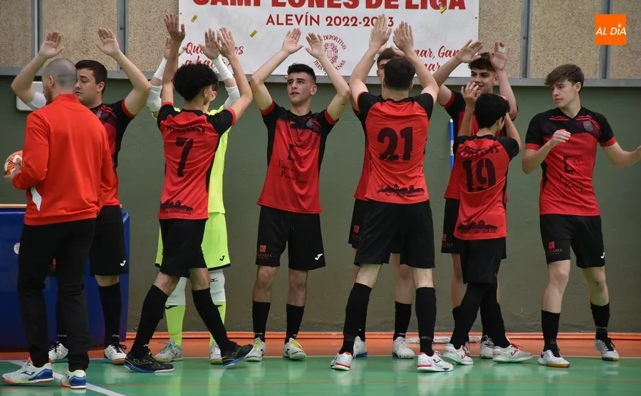 Foto 6 - Se despide de la cantera del III Columnas la generaci&oacute;n que campeon&oacute; en infantiles