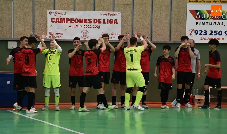 Foto 7 - Se despide de la cantera del III Columnas la generaci&oacute;n que campeon&oacute; en infantiles