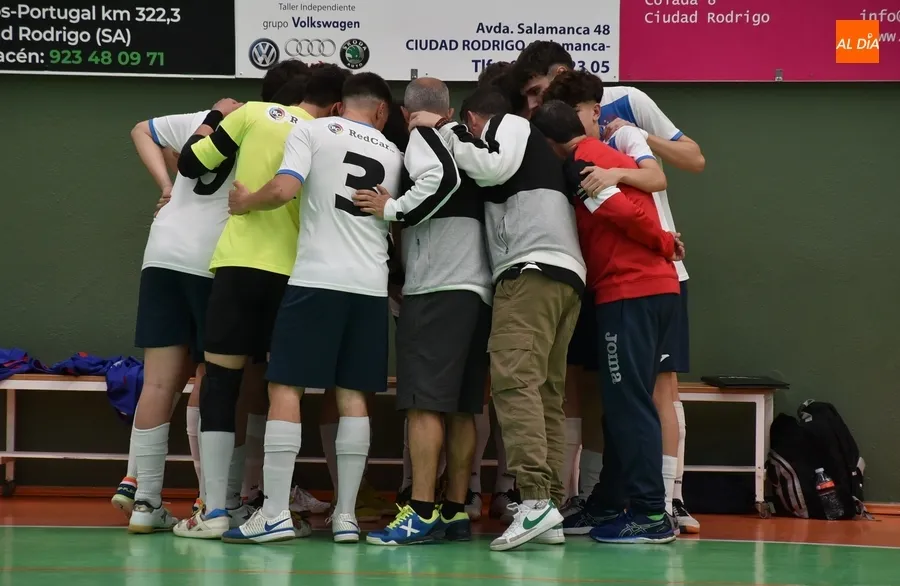 Foto 8 - Se despide de la cantera del III Columnas la generaci&oacute;n que campeon&oacute; en infantiles