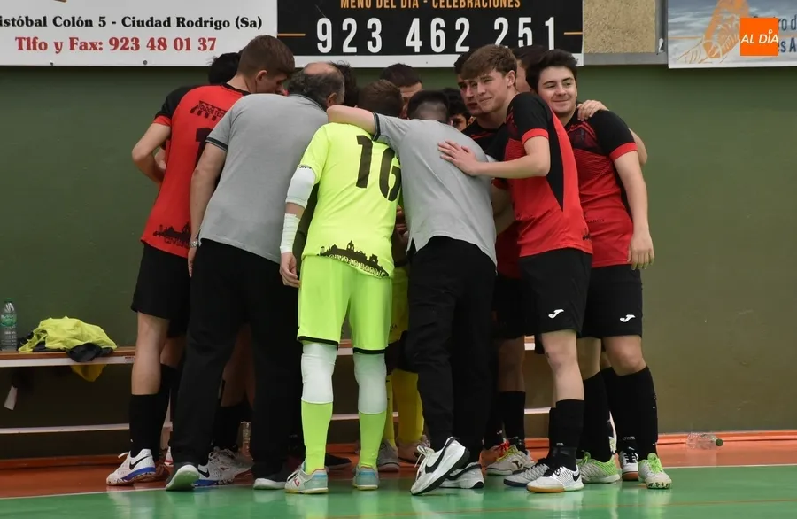 Foto 9 - Se despide de la cantera del III Columnas la generaci&oacute;n que campeon&oacute; en infantiles