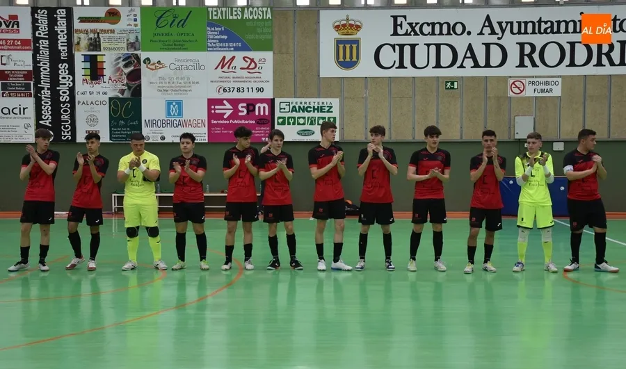 Foto 3 - El III Juvenil da con un gran trabajo coral un paso vital hacia la permanencia