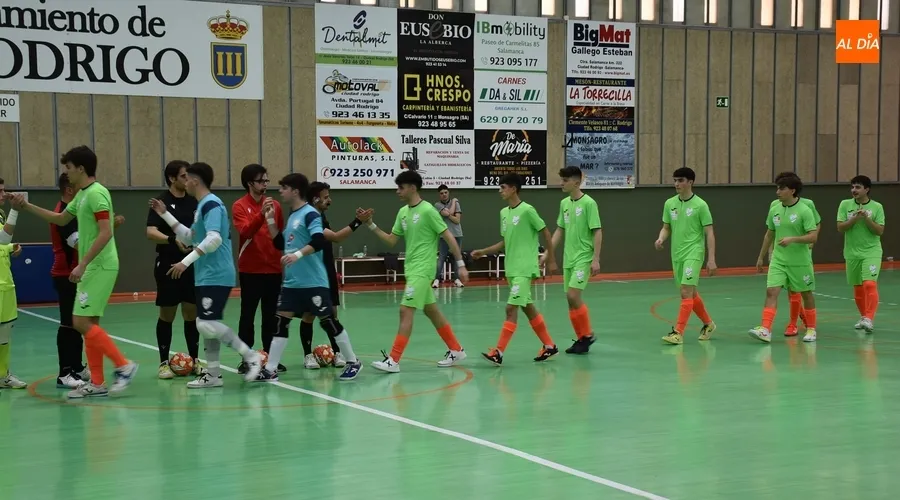 Foto 4 - El III Juvenil da con un gran trabajo coral un paso vital hacia la permanencia