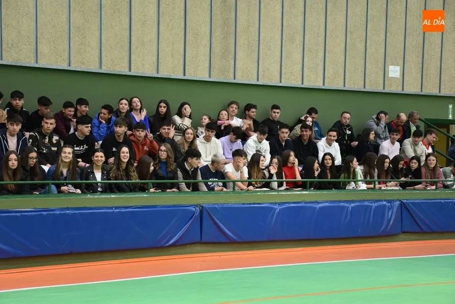 Foto 6 - El III Juvenil da con un gran trabajo coral un paso vital hacia la permanencia
