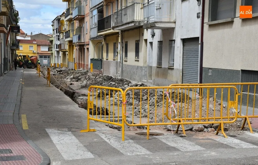Foto 2 - Reabierta al tr&aacute;fico la calle Cardenal Mindszenty
