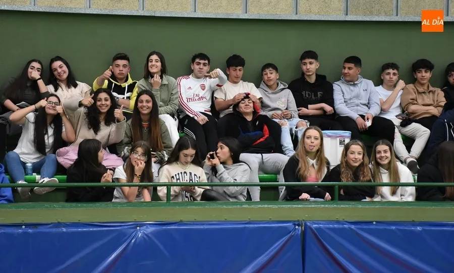 Foto 9 - El III Juvenil da con un gran trabajo coral un paso vital hacia la permanencia