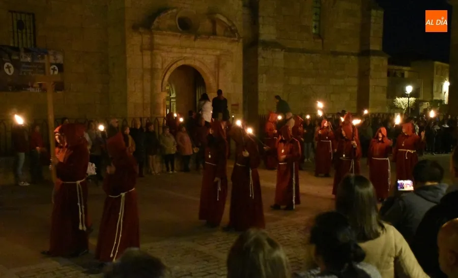 Foto 2 - Las Cinco Llagas de Cristo regresan a la noche del Martes estrenando su recorrido ampliado