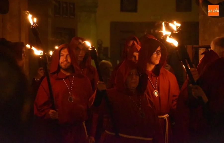 Foto 4 - Las Cinco Llagas de Cristo regresan a la noche del Martes estrenando su recorrido ampliado