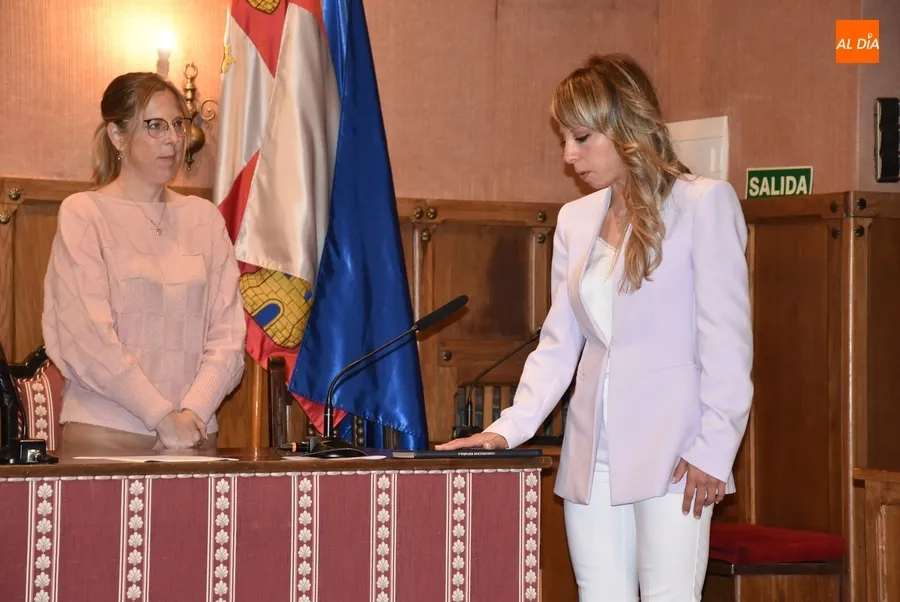 Foto 5 - Toman posesi&oacute;n las ganadoras de las 3 plazas de Administrativo en el Ayuntamiento mirobrigense