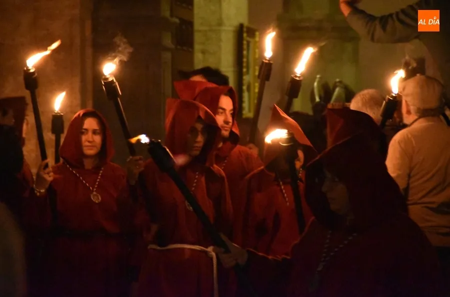 Foto 5 - Las Cinco Llagas de Cristo regresan a la noche del Martes estrenando su recorrido ampliado