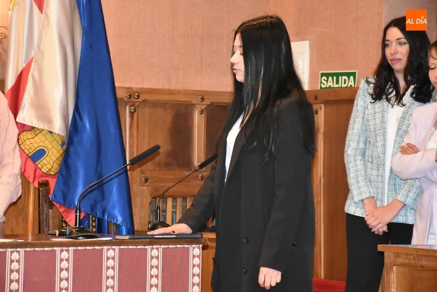 Foto 7 - Toman posesi&oacute;n las ganadoras de las 3 plazas de Administrativo en el Ayuntamiento mirobrigense