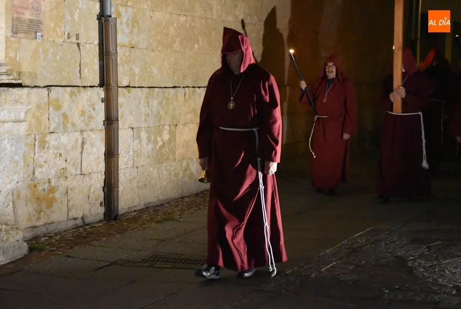 Foto 6 - Las Cinco Llagas de Cristo regresan a la noche del Martes estrenando su recorrido ampliado