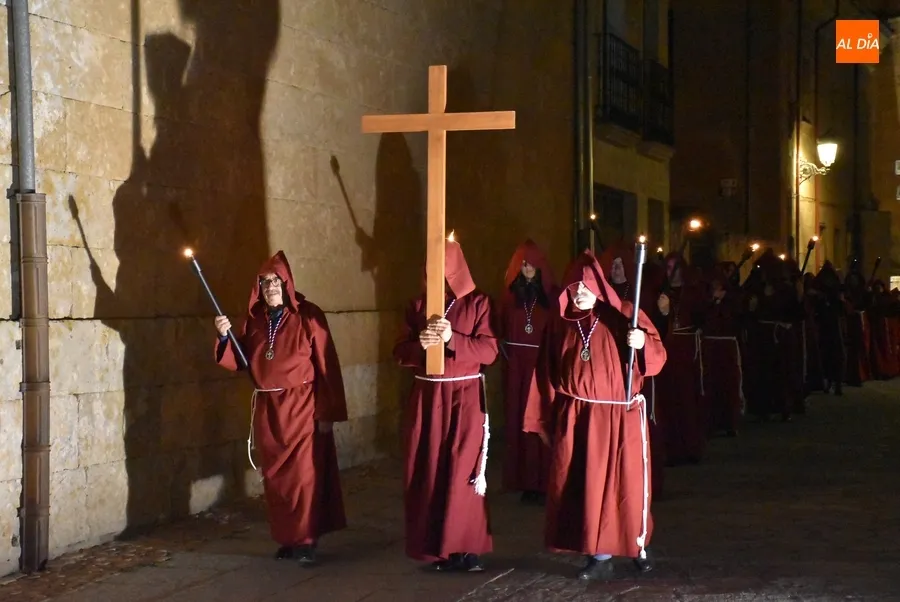 Foto 8 - Las Cinco Llagas de Cristo regresan a la noche del Martes estrenando su recorrido ampliado