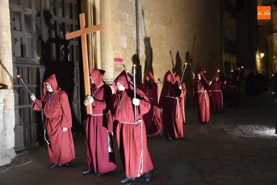 Foto 9 - Las Cinco Llagas de Cristo regresan a la noche del Martes estrenando su recorrido ampliado
