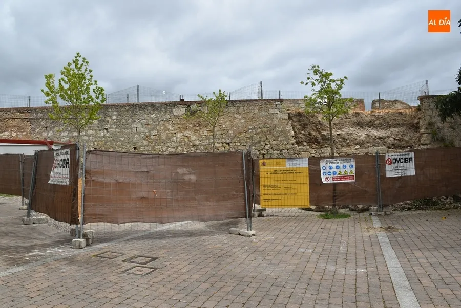 Foto 5 - En marcha la reconstrucci&oacute;n del muro derruido en la Plazuela de Herrasti