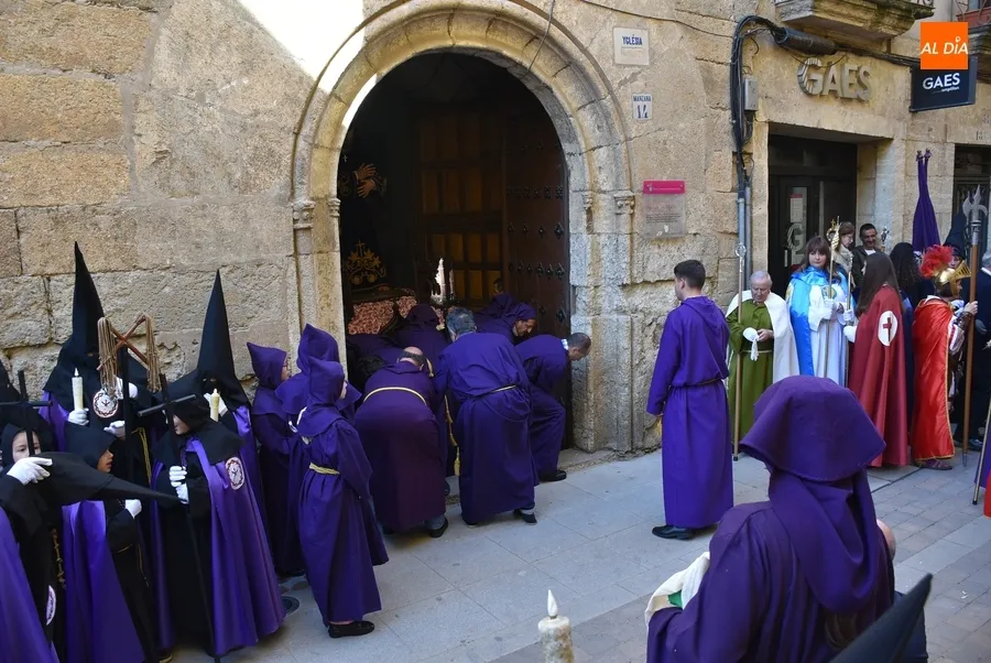 Foto 4 - El Nazareno y La Dolorosa se encuentran en una resplandeciente ma&ntilde;ana