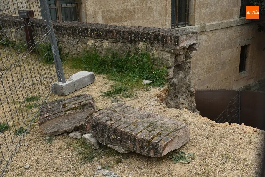Foto 10 - En marcha la reconstrucci&oacute;n del muro derruido en la Plazuela de Herrasti