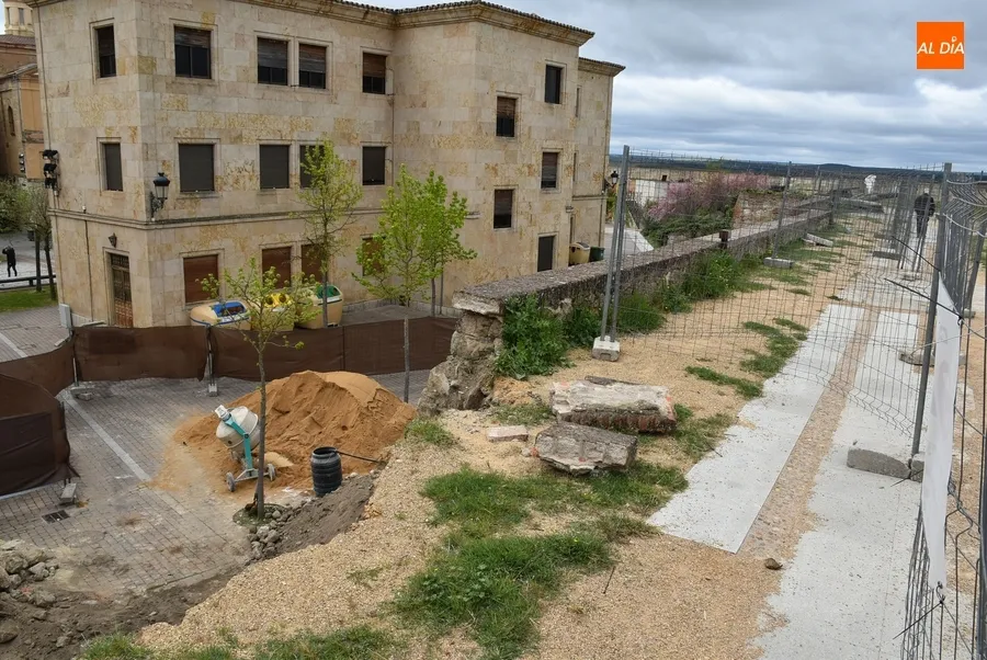 Foto 11 - En marcha la reconstrucci&oacute;n del muro derruido en la Plazuela de Herrasti
