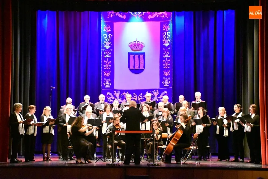 Foto 10 - La coral sevillana Ensemble Enharmon&iacute;a extiende el ambiente de Semana Santa