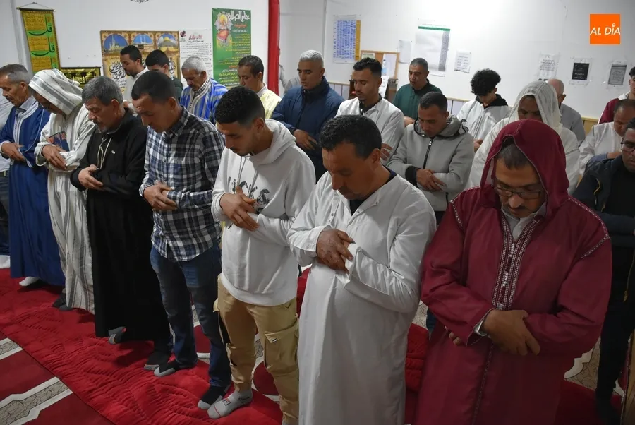 Foto 10 - La Mezquita de la Paz vive la &lsquo;Noche del Destino&rsquo;, la m&aacute;s importante del a&ntilde;o para la religi&oacute;n musulmana