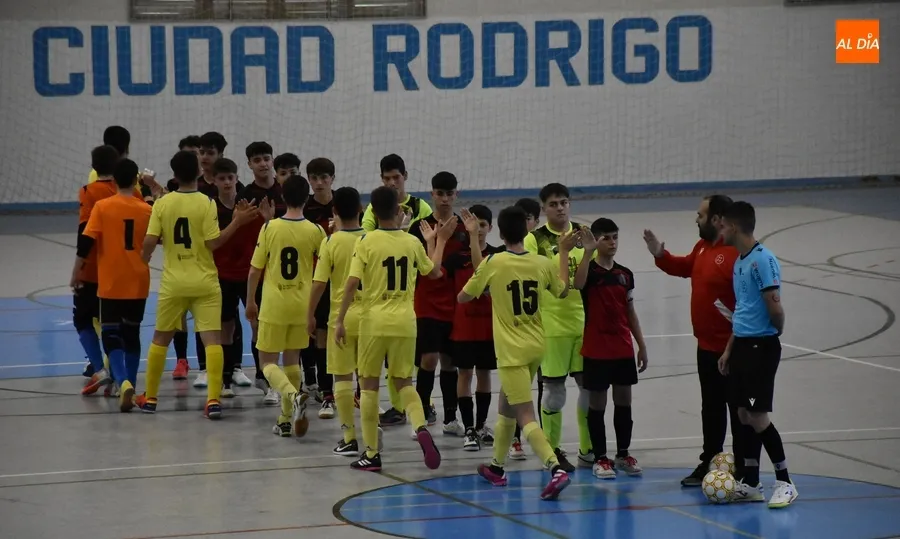 Foto 2 - El III Cadete A acaba ganando con claridad a La Amistad tras costarle abrir la lata