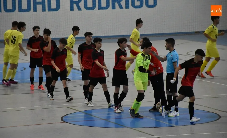 Foto 3 - El III Cadete A acaba ganando con claridad a La Amistad tras costarle abrir la lata