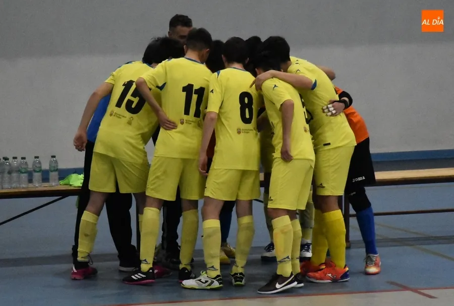Foto 5 - El III Cadete A acaba ganando con claridad a La Amistad tras costarle abrir la lata